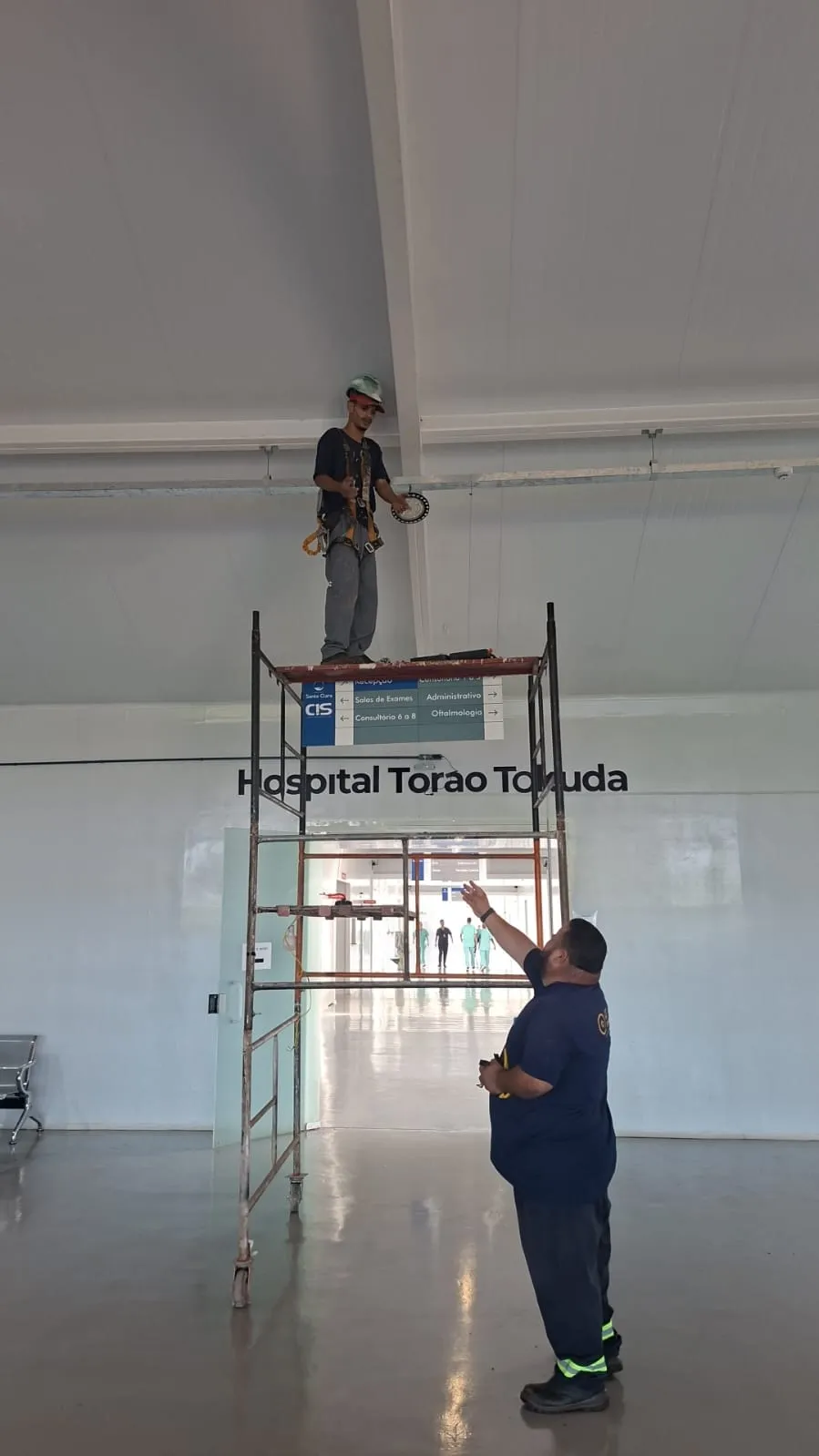 Manutenção predial em execução no Hospital Torao Tokuda