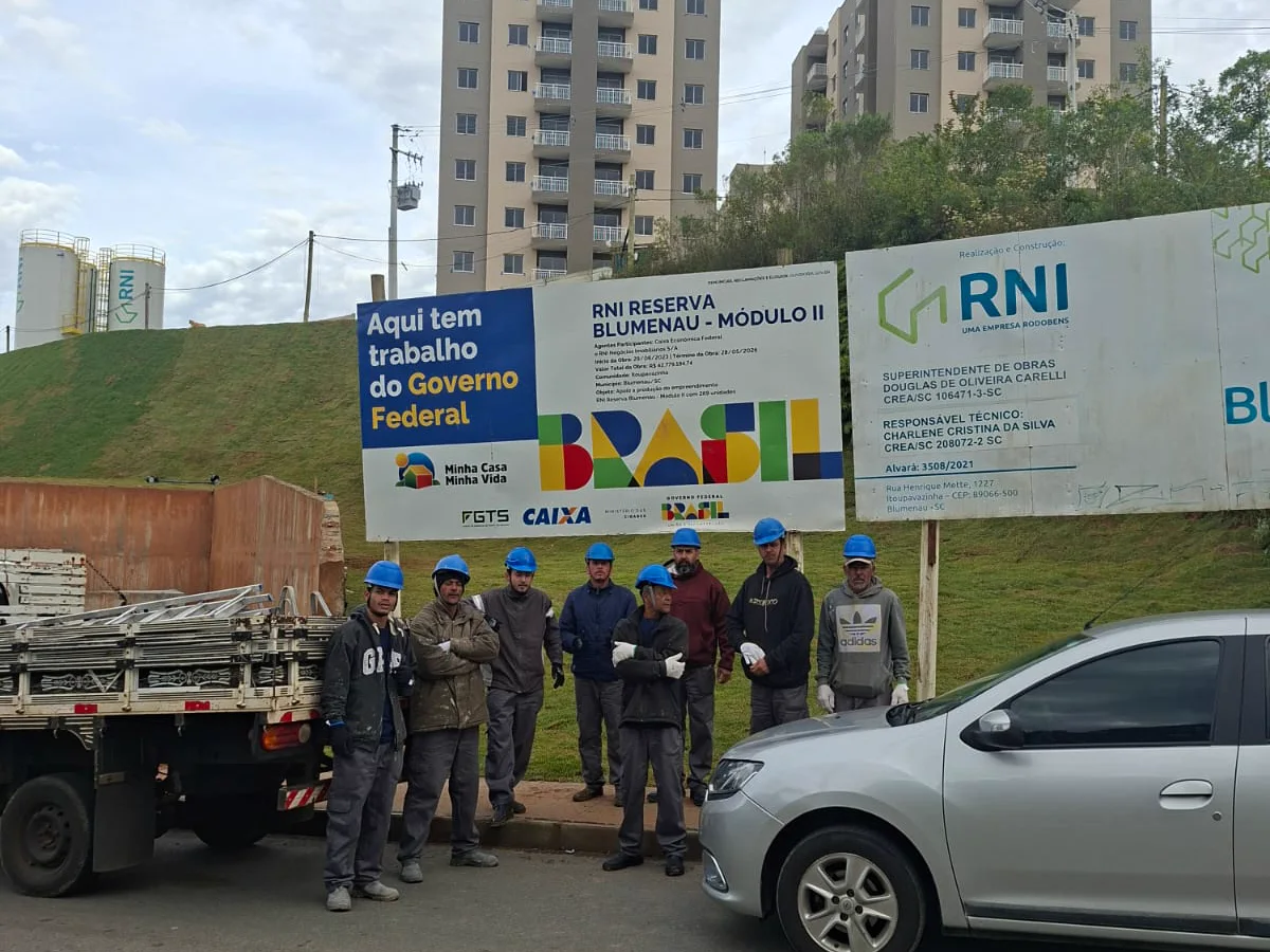 Torres residenciais e identificação do RNI Reserva Blumenau